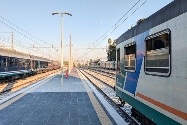 Italien Tag und Nacht: Mit dem Zug in den Salento